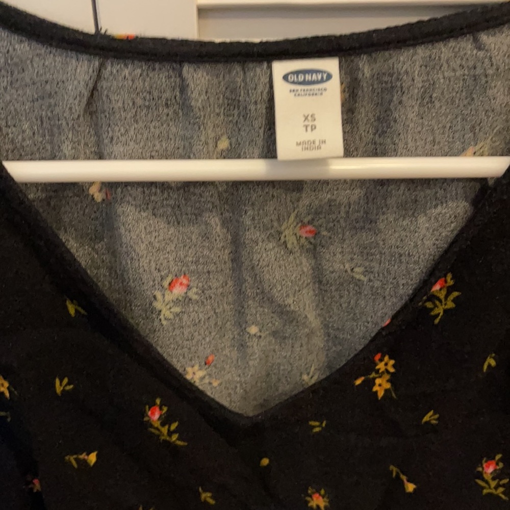 Floral top - Picture 2 of 3